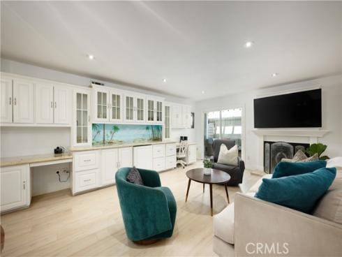 4682  Warner  C110 , Huntington Beach, CA