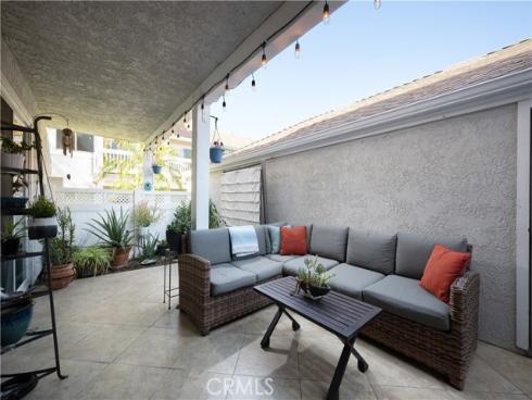 4682  Warner  C110 , Huntington Beach, CA