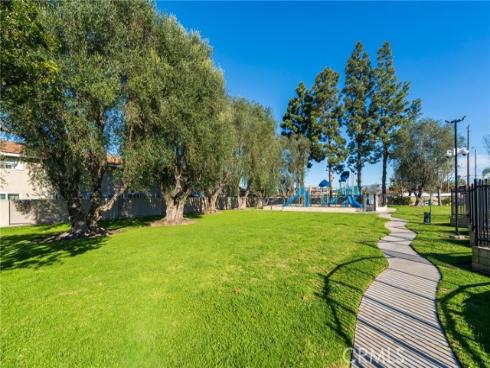 19760  Kingswood  , Huntington Beach, CA