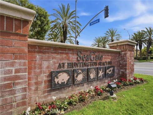 7124 Forest Glen Drive, Huntington Beach, CA