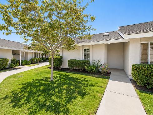 8877 Tulare 313D Drive, Huntington Beach, CA