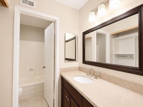 8877 Tulare 313D Drive, Huntington Beach, CA