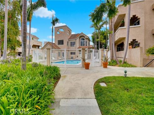 4581 Warner 302 , Huntington Beach, CA