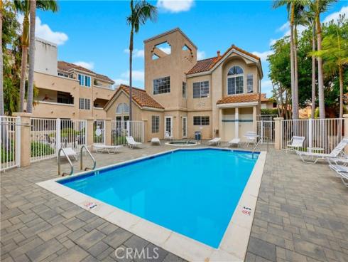 4581 Warner 302 , Huntington Beach, CA