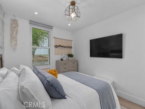 3949 Warner Avenue, Huntington Beach, CA
