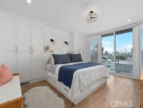 3949 Warner Avenue, Huntington Beach, CA