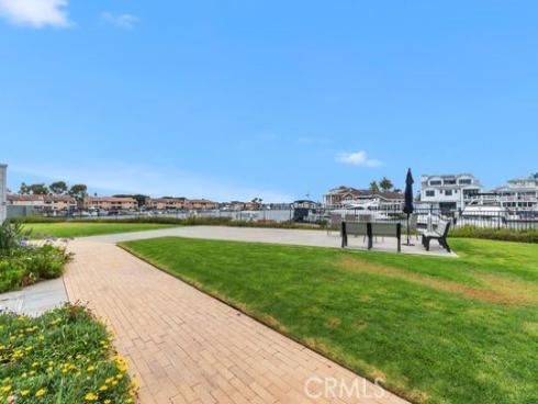 3949 Warner Avenue, Huntington Beach, CA