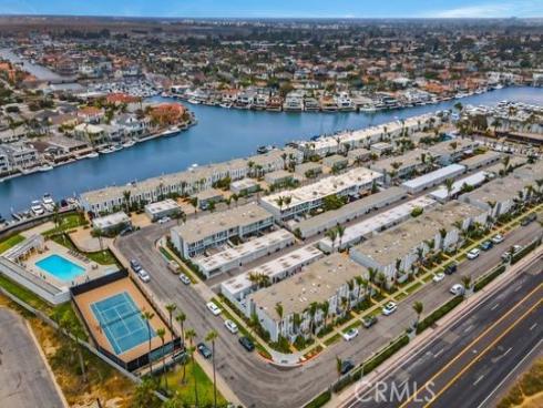 3949 Warner Avenue, Huntington Beach, CA