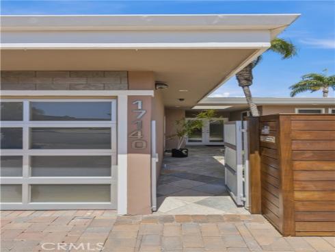 17140  Edgewater   Lane, Huntington Beach, CA
