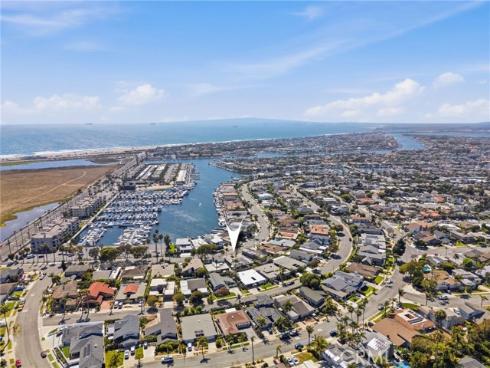 17140  Edgewater   Lane, Huntington Beach, CA