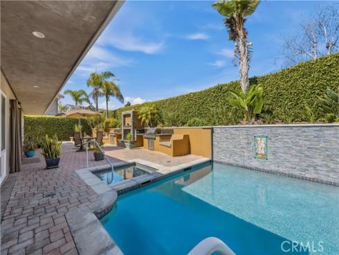 17140  Edgewater   Lane, Huntington Beach, CA