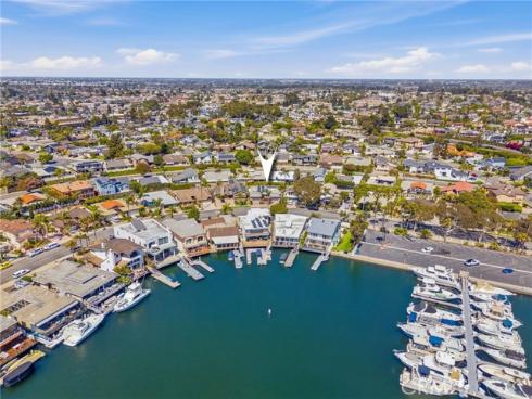 17140  Edgewater   Lane, Huntington Beach, CA