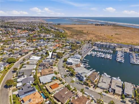 17140  Edgewater   Lane, Huntington Beach, CA