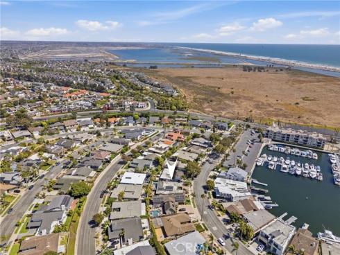 17140  Edgewater   Lane, Huntington Beach, CA