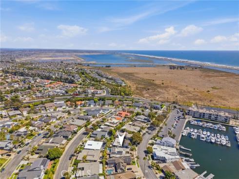 17140  Edgewater   Lane, Huntington Beach, CA