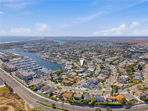 17140  Edgewater   Lane, Huntington Beach, CA