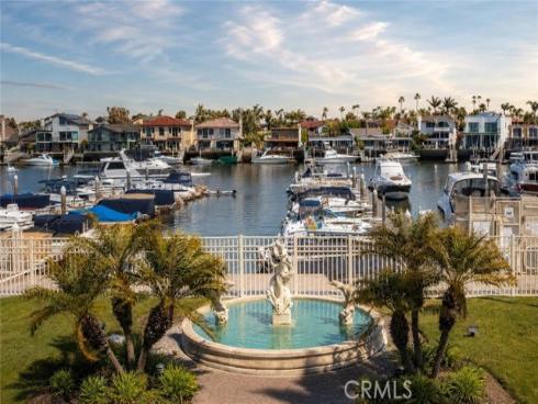 4167 Warner 105 Avenue, Huntington Beach, CA