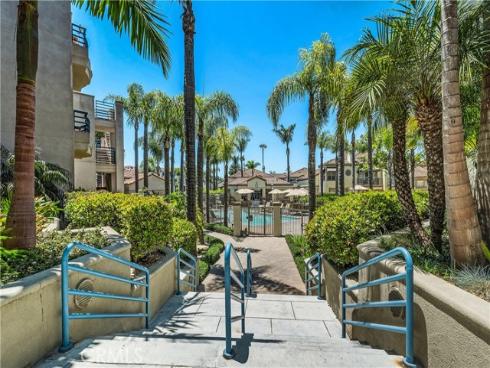 415  Townsquare  308  Lane, Huntington Beach, CA