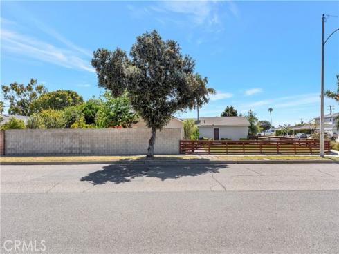 5702 Riviera Drive, Huntington Beach, CA