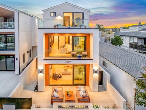 307  14th   Street, Huntington Beach, CA
