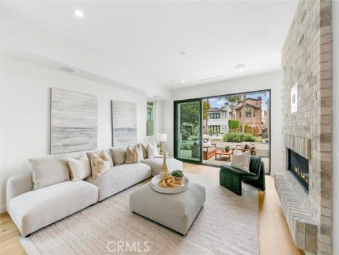 307  14th   Street, Huntington Beach, CA
