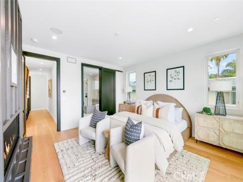307  14th   Street, Huntington Beach, CA