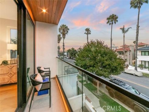 307  14th   Street, Huntington Beach, CA