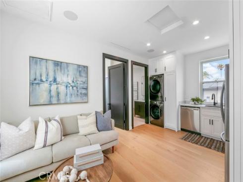 307  14th   Street, Huntington Beach, CA