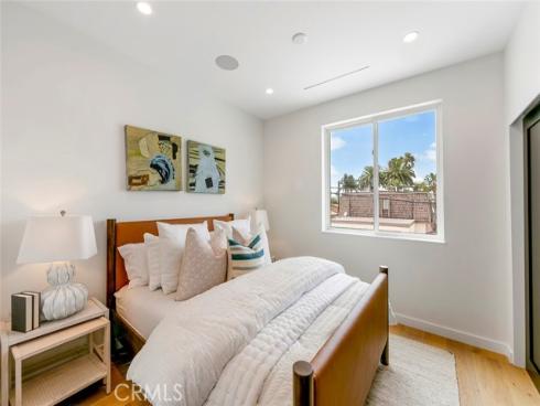 307  14th   Street, Huntington Beach, CA