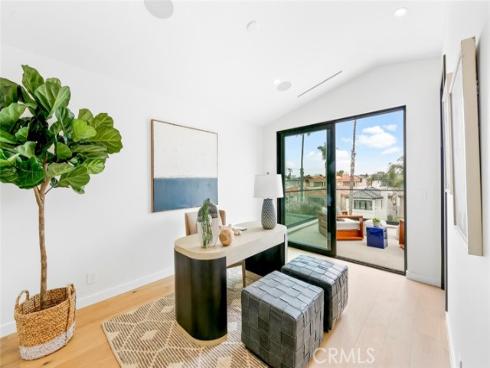 307  14th   Street, Huntington Beach, CA