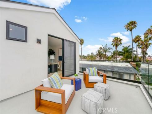 307  14th   Street, Huntington Beach, CA