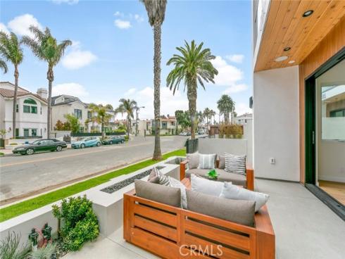 307  14th   Street, Huntington Beach, CA