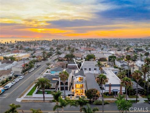 307  14th   Street, Huntington Beach, CA
