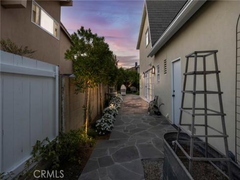9601 Dumbreck Drive, Huntington Beach, CA
