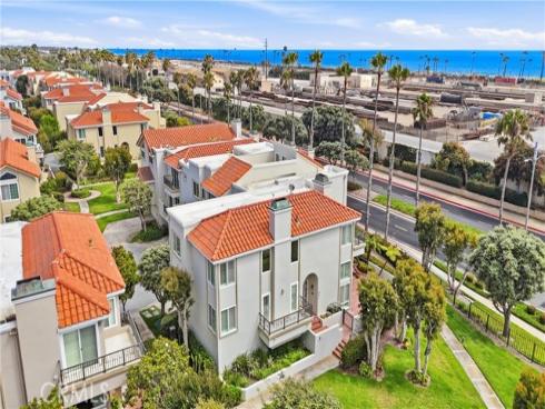 6051  Broadstone Circle  , Huntington Beach, CA