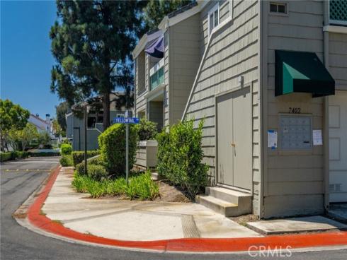7402 Yellowtail 201 Drive, Huntington Beach, CA
