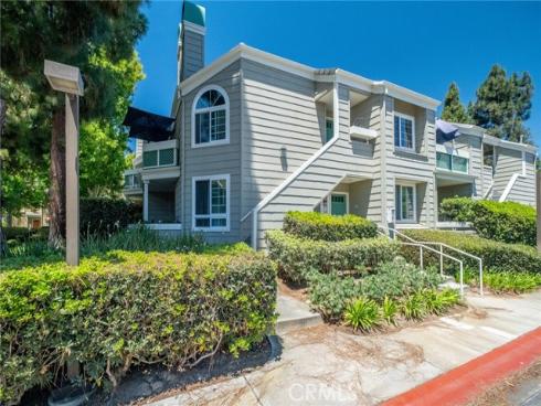 7402 Yellowtail 201 Drive, Huntington Beach, CA