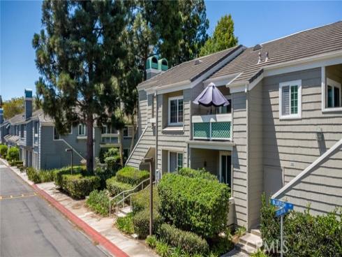 7402 Yellowtail 201 Drive, Huntington Beach, CA