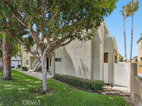 17722 Sergio Circle 102 , Huntington Beach, CA