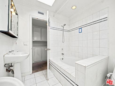 417  8th   Street, Huntington Beach, CA