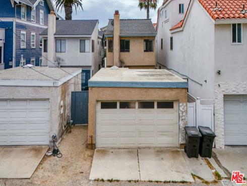 417  8th   Street, Huntington Beach, CA