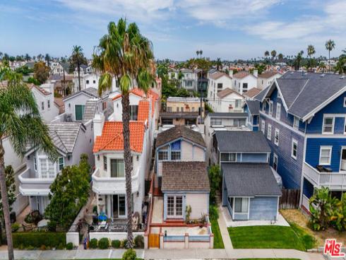 417  8th   Street, Huntington Beach, CA