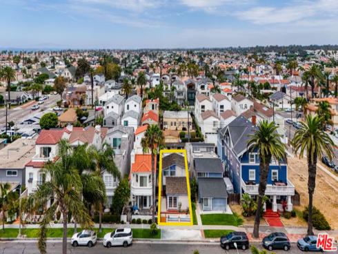 417  8th   Street, Huntington Beach, CA