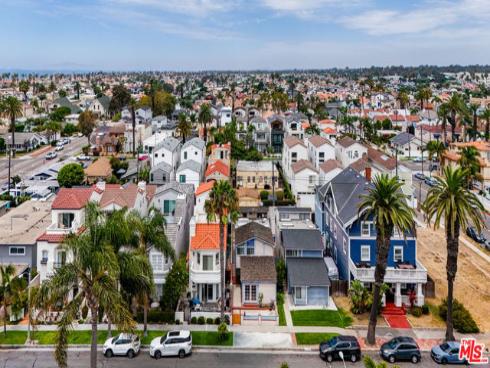 417  8th   Street, Huntington Beach, CA
