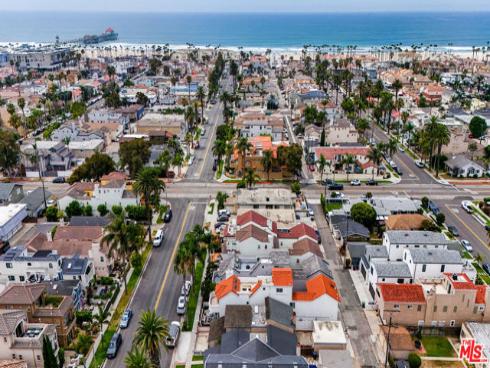 417  8th   Street, Huntington Beach, CA