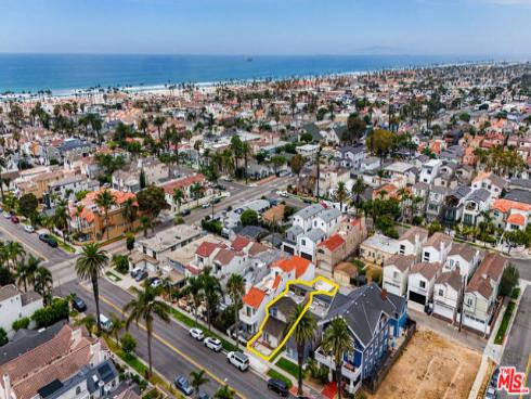 417  8th   Street, Huntington Beach, CA