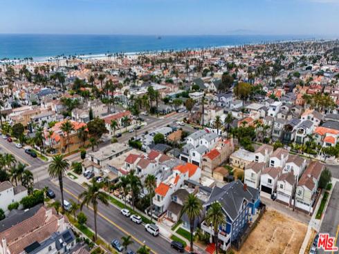 417  8th   Street, Huntington Beach, CA