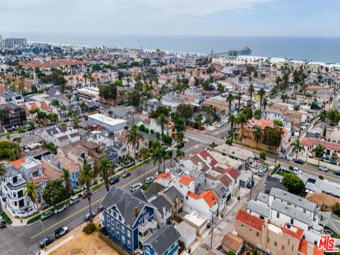 417  8th   Street, Huntington Beach, CA