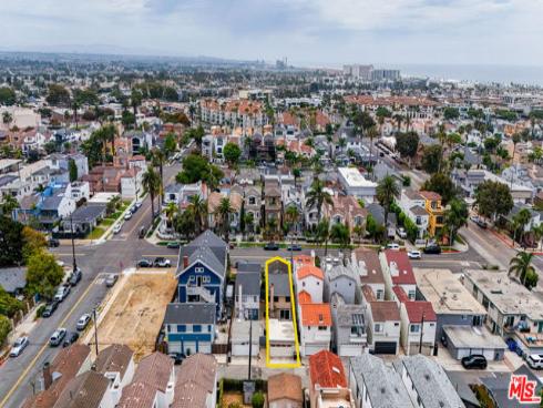 417  8th   Street, Huntington Beach, CA