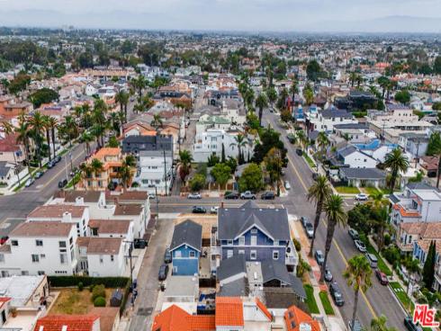 417  8th   Street, Huntington Beach, CA